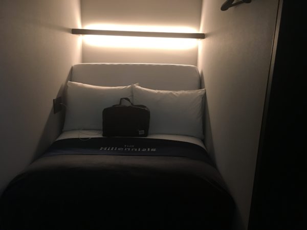 ホテルのベッド