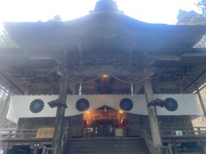 歴史を感じる木造の神社