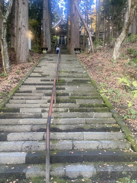 長い神社の階段
